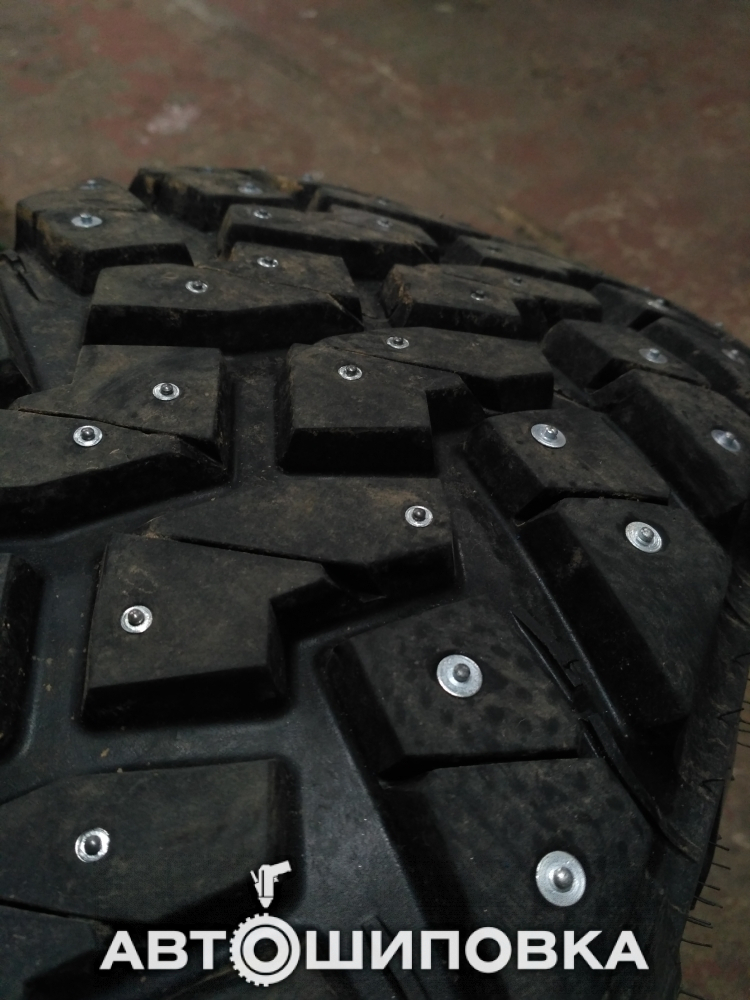 Ошипованные шины 285 75 16LT NITTO Trail Grappler на Toyota Hilux