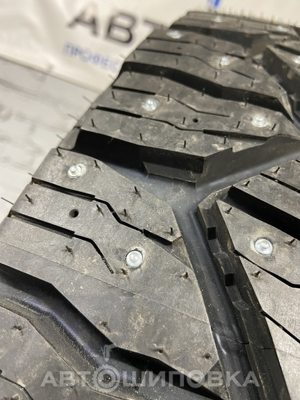 Ошипованная внедорожная шина Nokian Rockproof LT 315/70 R17 121/118Q MT грузовым шипом 12-17-3Т в количестве 220 штук.