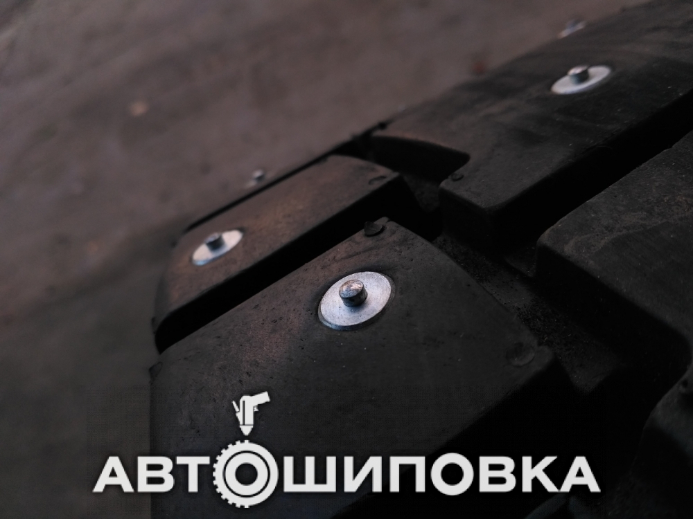Шипованные шины на погрузчик 23x10-12-8.00 STARCO TUSKER SOLID